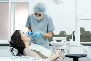 Dentist-examining-patients-teeth-JAN-2023-blog